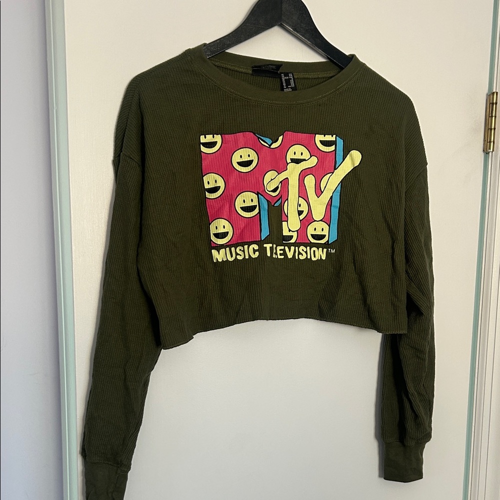 MTV Cropped Long Sleeve Shirt